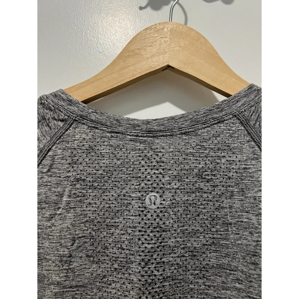 Lululemon Swiftly Tech‎ Short Sleeve 2.0 Silver Drop Size 12 Yoga Pilates